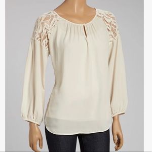 Women’s L Top ❤️